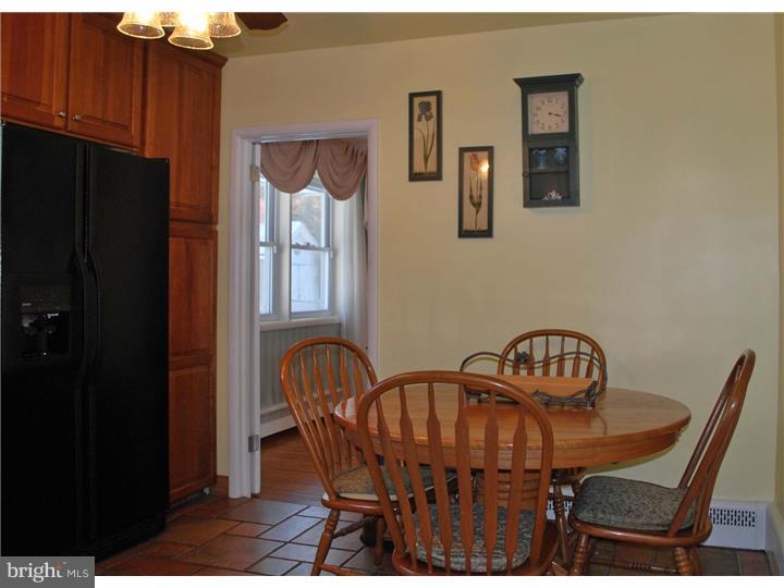 643 Reeves Lane Warminster, PA 18974 - Photo 8 of 25 Kitchen