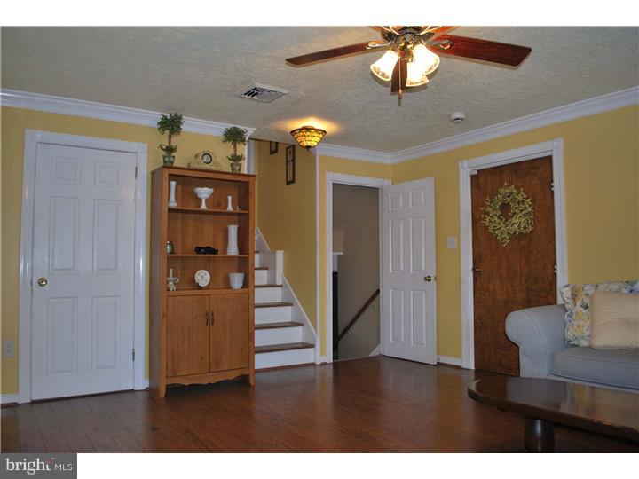 643 Reeves Lane Warminster, PA 18974 - Photo 10 of 25 Family Room