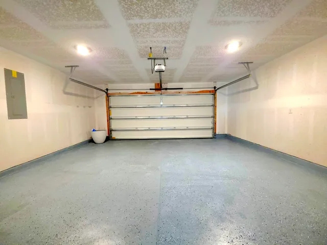 a view of room that has a utility room