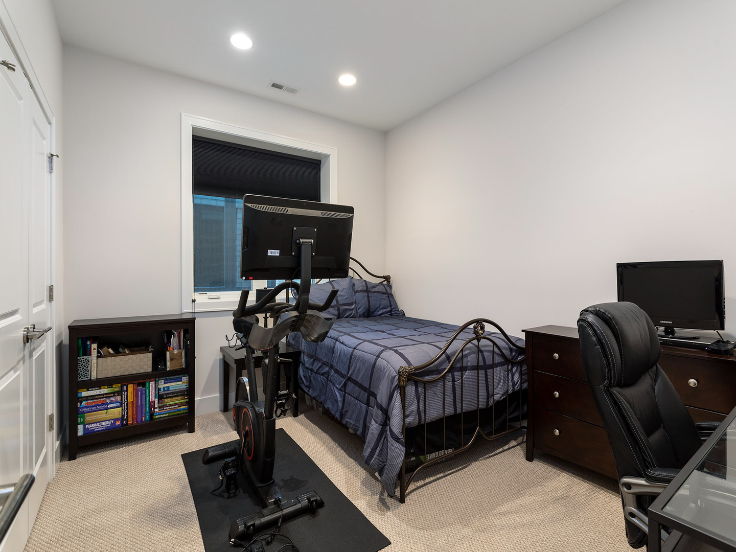 2441 West Irving Park Road, Unit 2W Chicago, IL 60618 - Photo 14 of 17