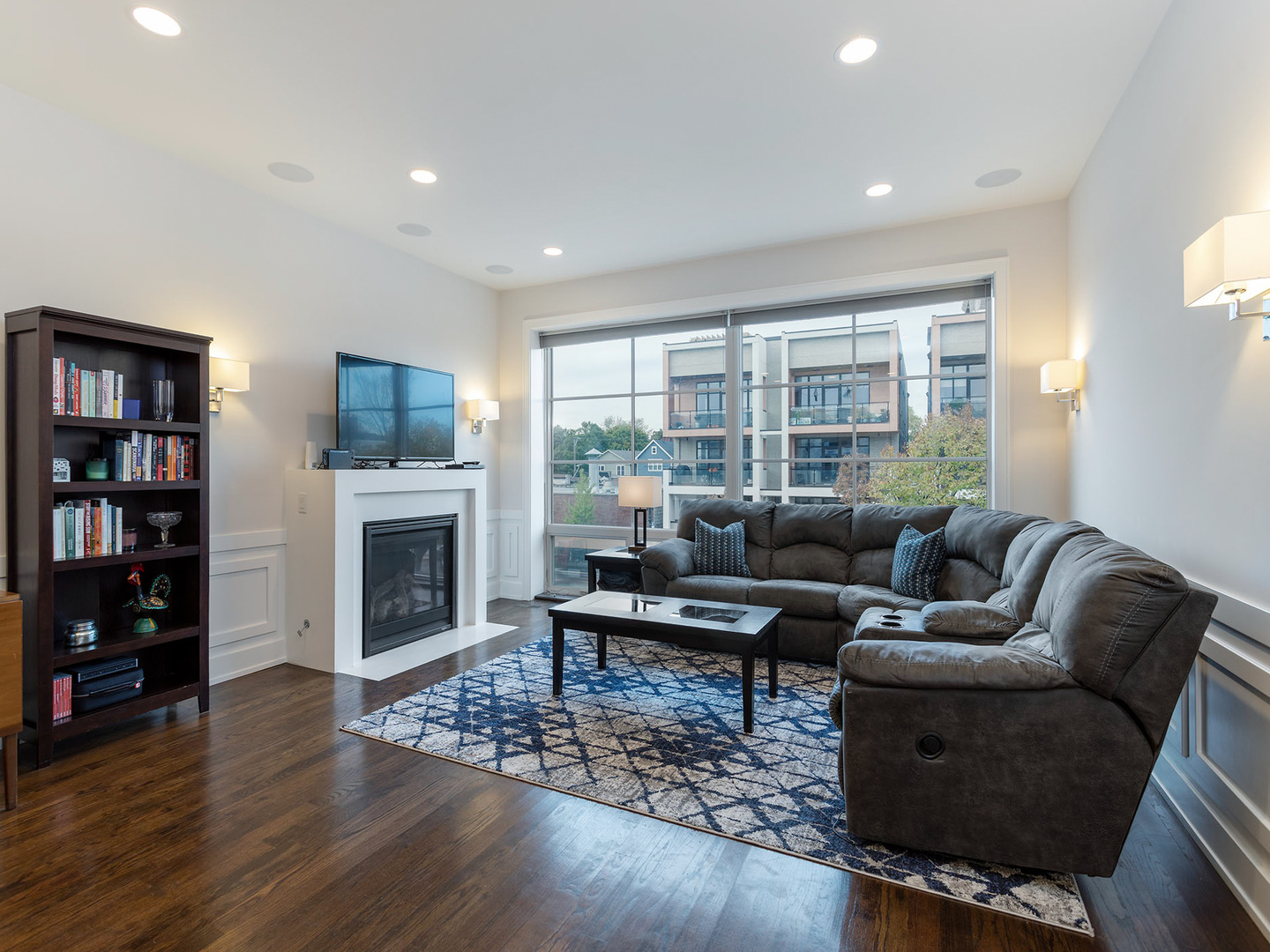 2441 West Irving Park Road, Unit 2W Chicago, IL 60618 - Photo 3 of 17