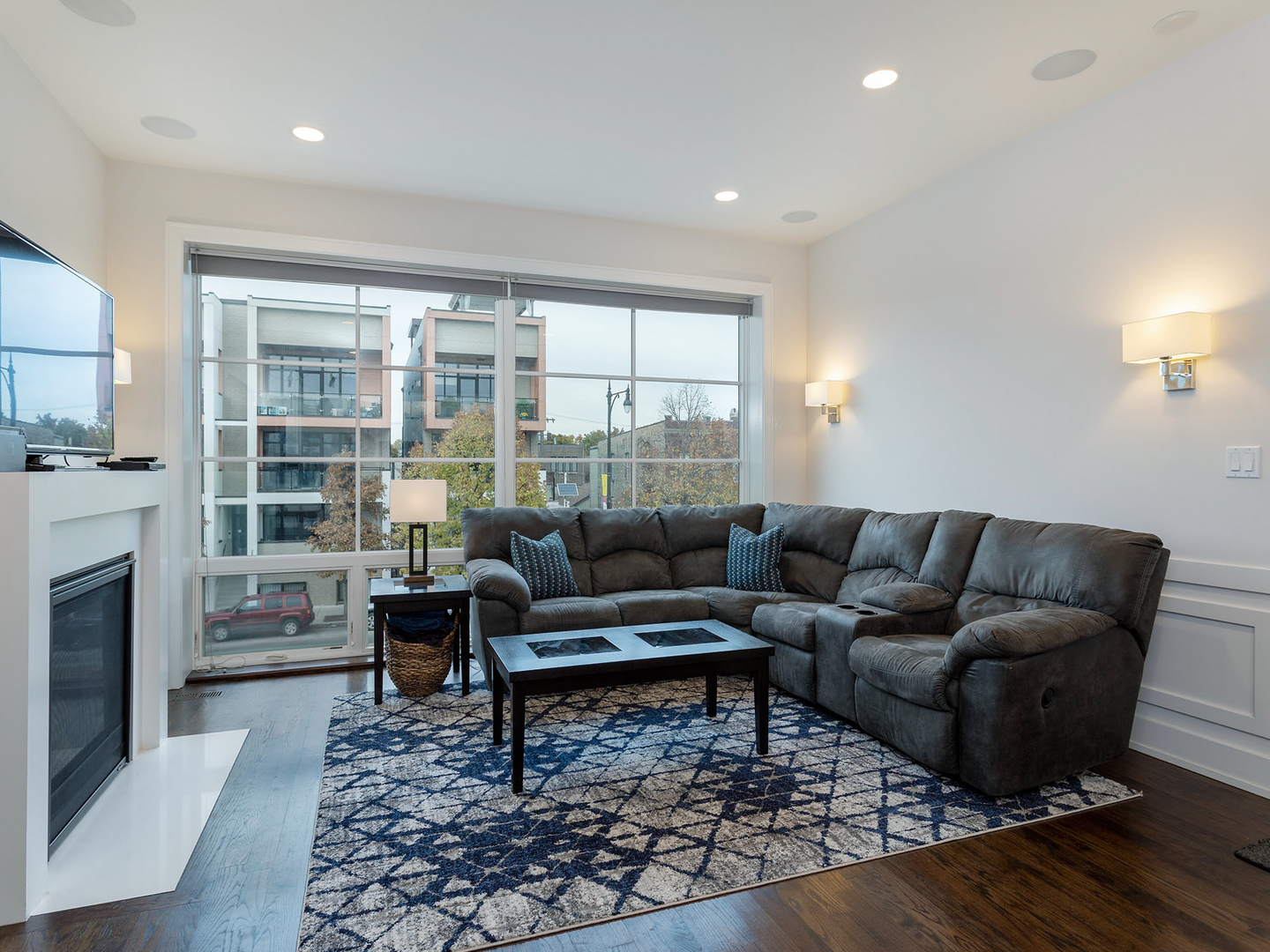 2441 West Irving Park Road, Unit 2W Chicago, IL 60618 - Photo 4 of 17
