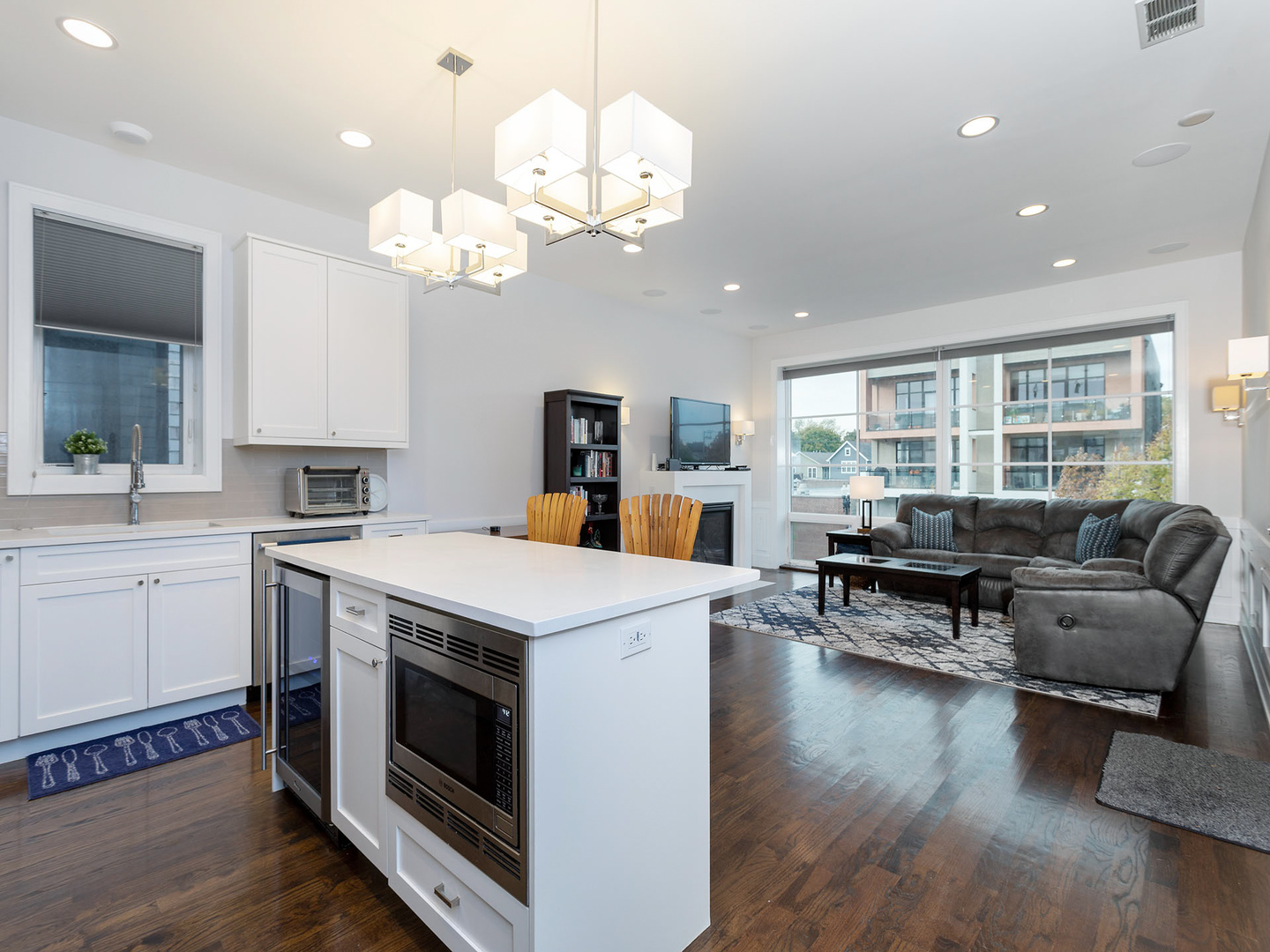 2441 West Irving Park Road, Unit 2W Chicago, IL 60618 - Photo 6 of 17