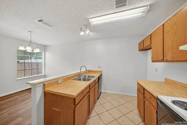 $1,345 | 7272 Hardesty, San Antonio, TX 78250