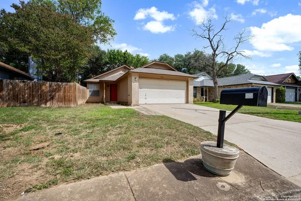 $1,345 | 7272 Hardesty, San Antonio, TX 78250