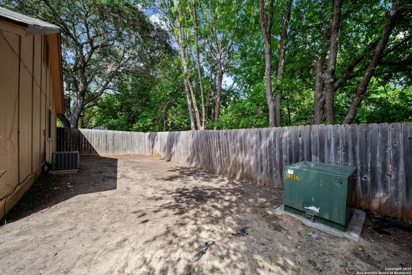 $1,345 | 7272 Hardesty, San Antonio, TX 78250