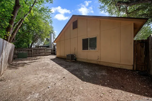 $1,345 | 7272 Hardesty, San Antonio, TX 78250