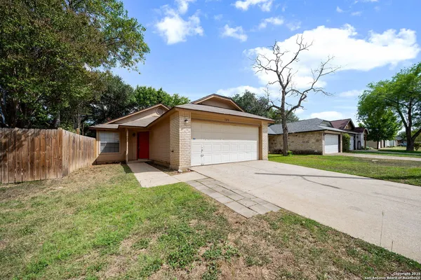 $1,345 | 7272 Hardesty, San Antonio, TX 78250