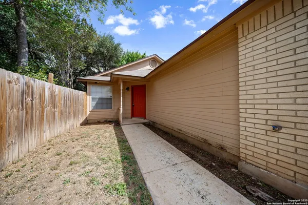 $1,345 | 7272 Hardesty, San Antonio, TX 78250