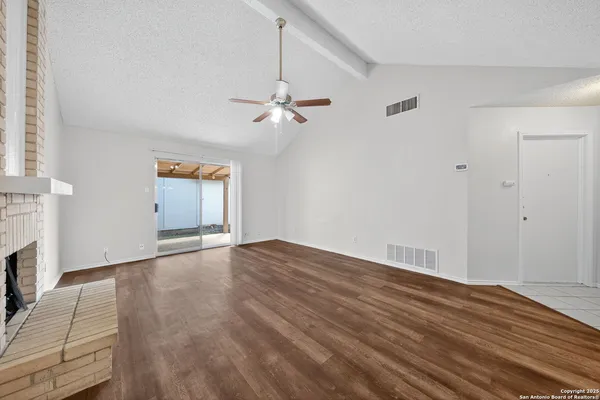 $1,345 | 7272 Hardesty, San Antonio, TX 78250