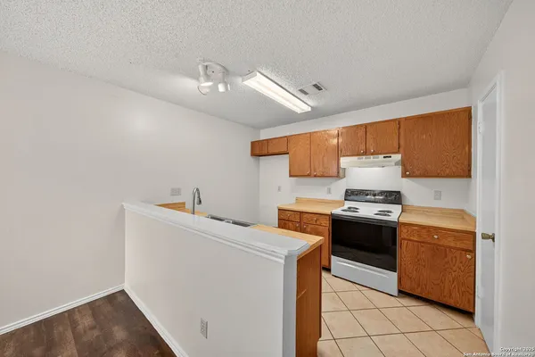 $1,345 | 7272 Hardesty, San Antonio, TX 78250