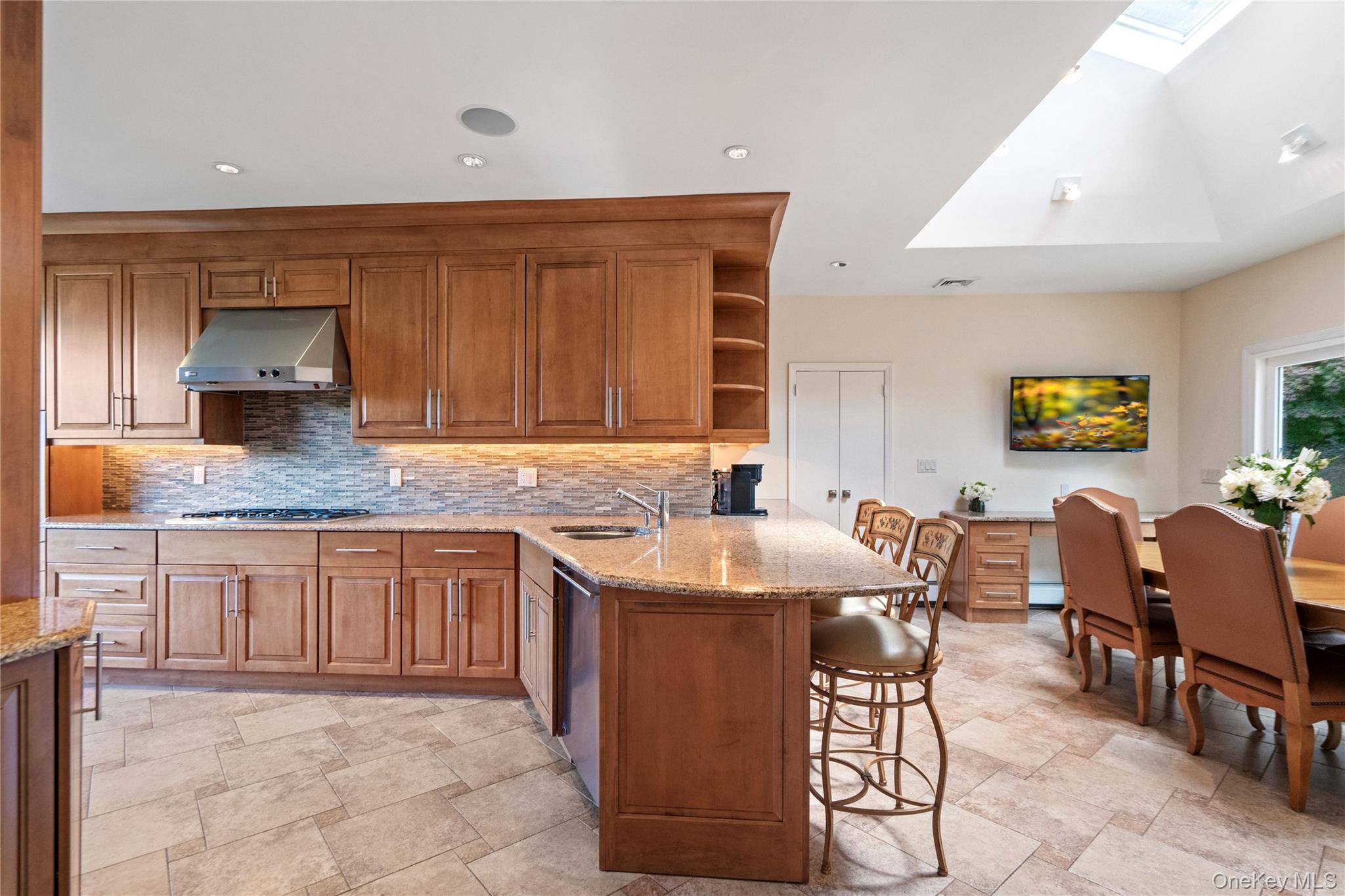 18 Lake Road Great Neck, NY 11020 - Photo 13 of 41 Chef's kitchen with high end appliances bright and spacious