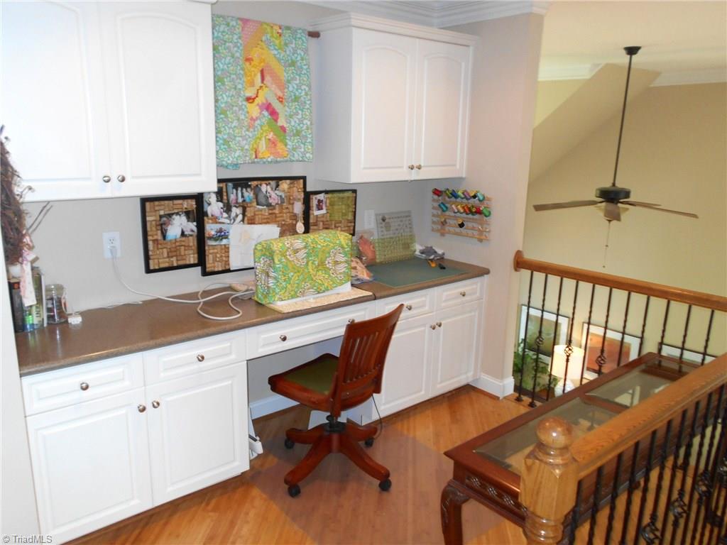 5044 Bennington Way High Point, NC 27262 - Photo 18 of 28 Loft area
