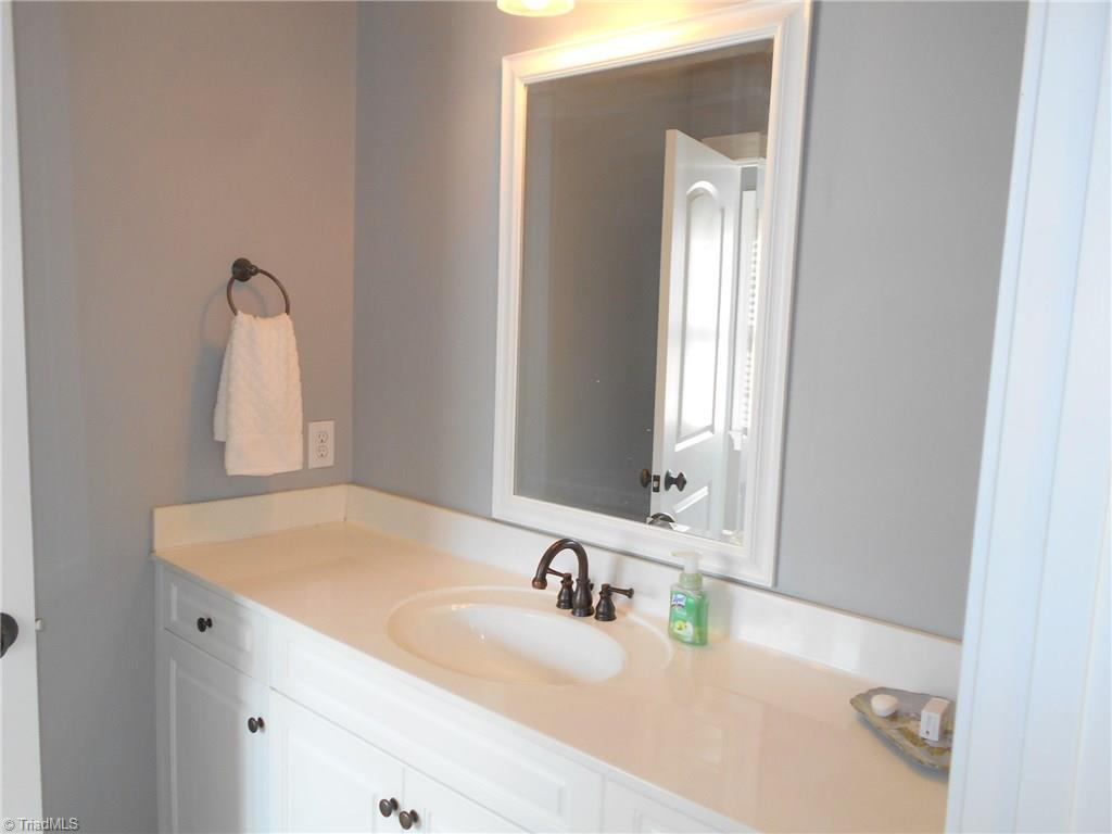 5044 Bennington Way High Point, NC 27262 - Photo 24 of 28 Jack & Jill bath for bedroom three & four