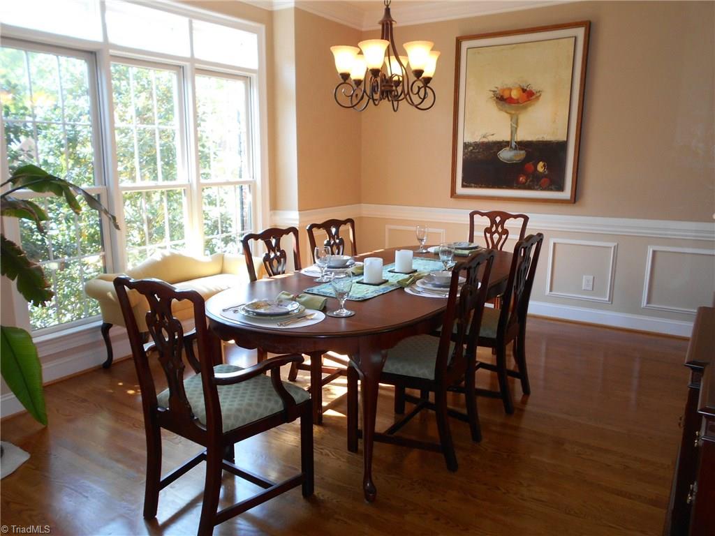 5044 Bennington Way High Point, NC 27262 - Photo 4 of 28 Dining room