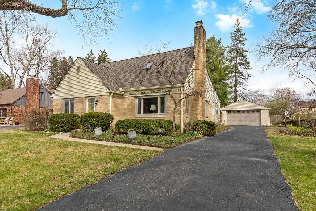 Great curb appeal!