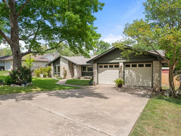 $550,000 | 910 River Oaks Drive, Austin, TX 78753