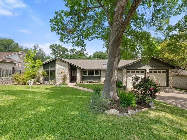 $550,000 | 910 River Oaks Drive, Austin, TX 78753