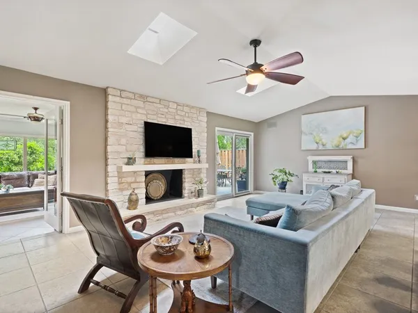 $550,000 | 910 River Oaks Drive, Austin, TX 78753