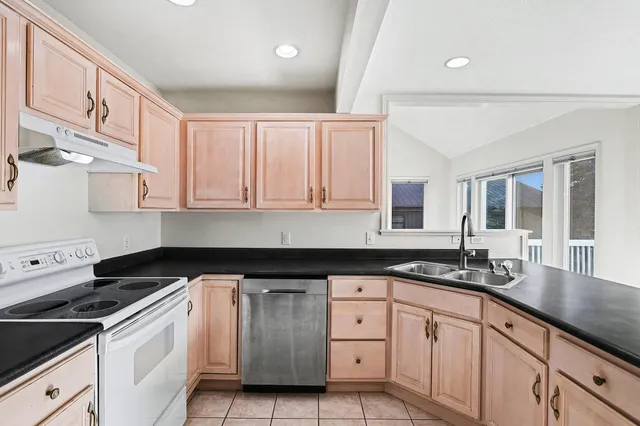 $629,900 | 437 Edgewater Court, Coldwater, MI 49036