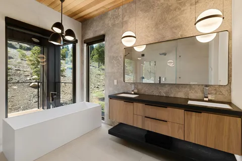 $2,875,000 | 15612 Ski Slope Way, Truckee, CA 96161