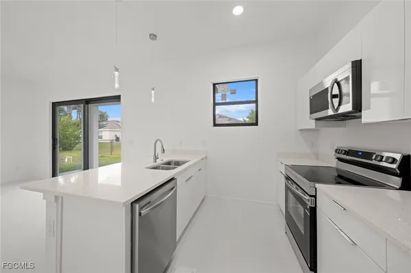 $334,900 | 447 Redwing Street, Lehigh Acres, FL 33974