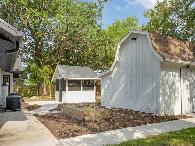 a view of a yard in front of house