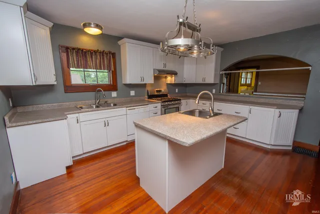 $329,900 | 9105 East Jackson Street, Selma, IN 47383