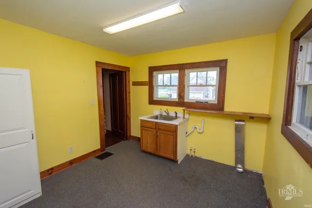 $329,900 | 9105 East Jackson Street, Selma, IN 47383