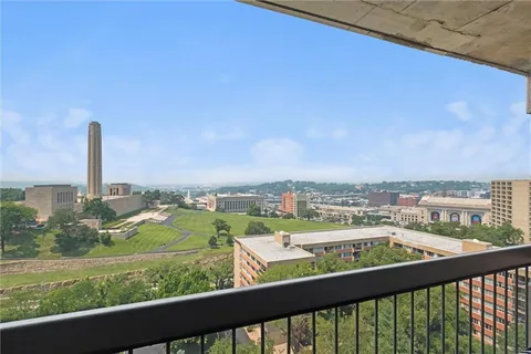 $699,000 | 2510 Grand Boulevard, Unit 170203, Kansas City, MO 64108
