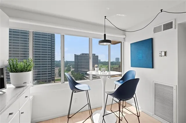 $699,000 | 2510 Grand Boulevard, Unit 170203, Kansas City, MO 64108