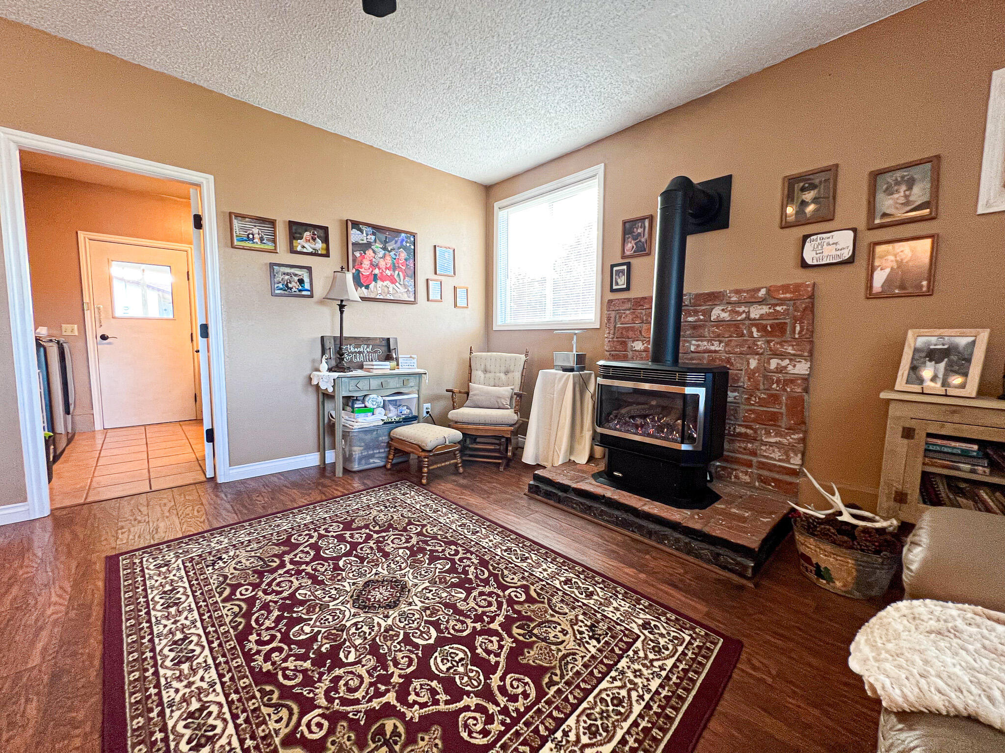 1225 East B Street Fossil, OR 97830 - Photo 13 of 33 a living room with furniture and a rug