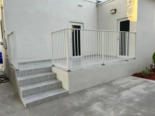 a view of entryway with a front door