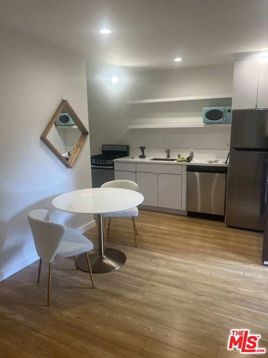 7040 Semrad Road West Hills, CA 91307 - Photo 16 of 17