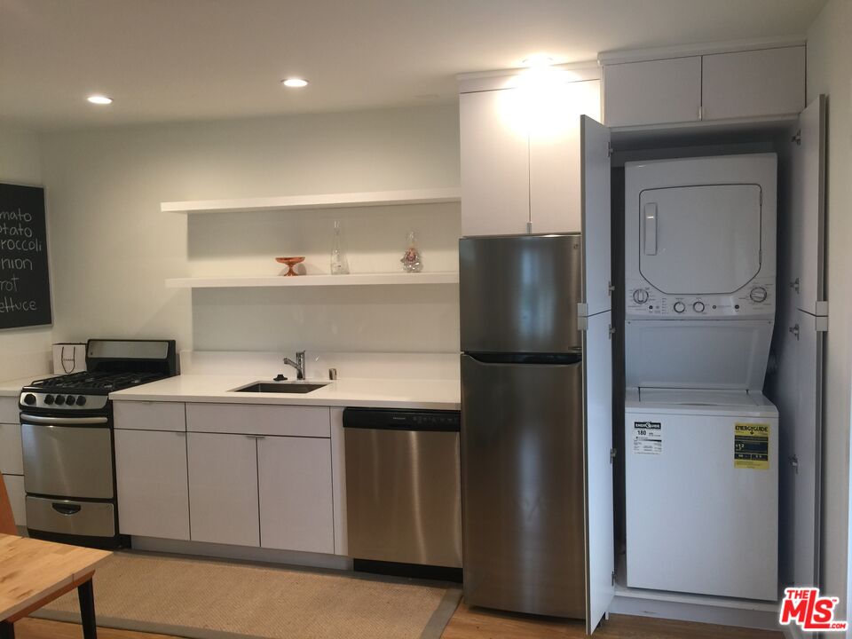 7040 Semrad Road West Hills, CA 91307 - Photo 9 of 17