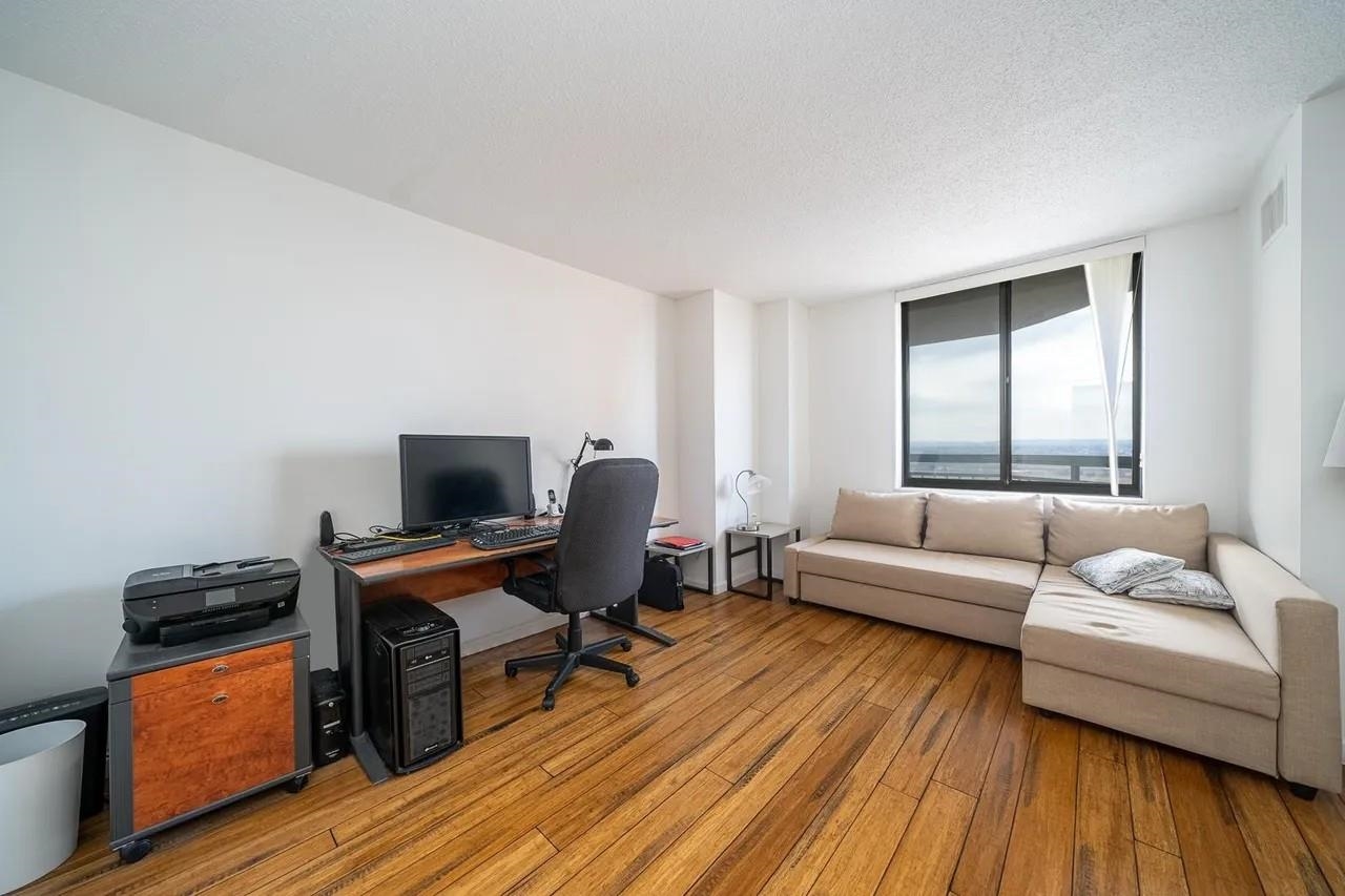 1908 Harmon Cove Tower, Unit 1908 Secaucus, NJ 07094 - Photo 11 of 49