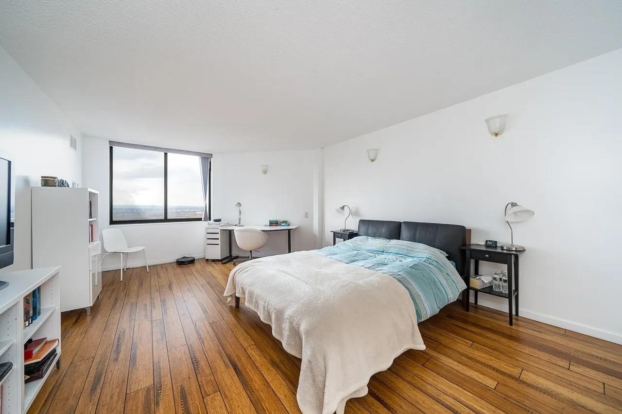 1908 Harmon Cove Tower, Unit 1908 Secaucus, NJ 07094 - Photo 14 of 49