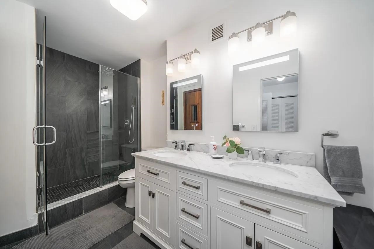 1908 Harmon Cove Tower, Unit 1908 Secaucus, NJ 07094 - Photo 21 of 49