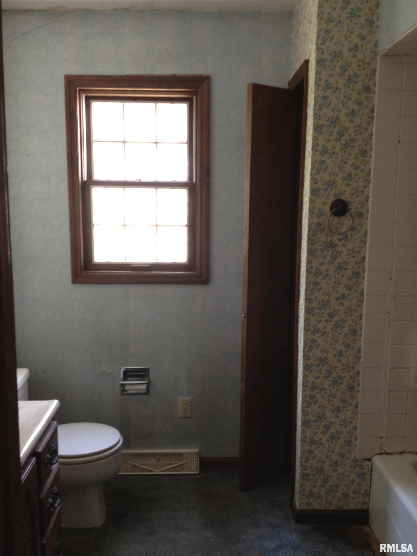215 North State Street Springfield, IL 62702 - Photo 6 of 7