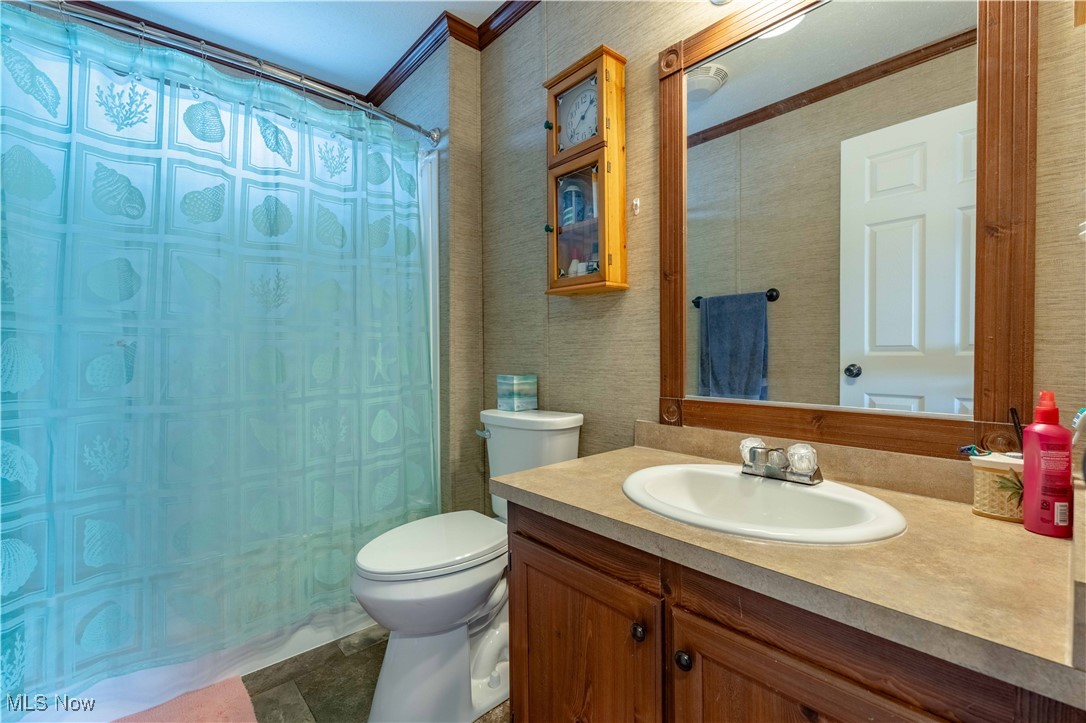 18592 Edwards Road, Unit 156 Doylestown, OH 44230 - Photo 7 of 33 Spacious guest bathroom