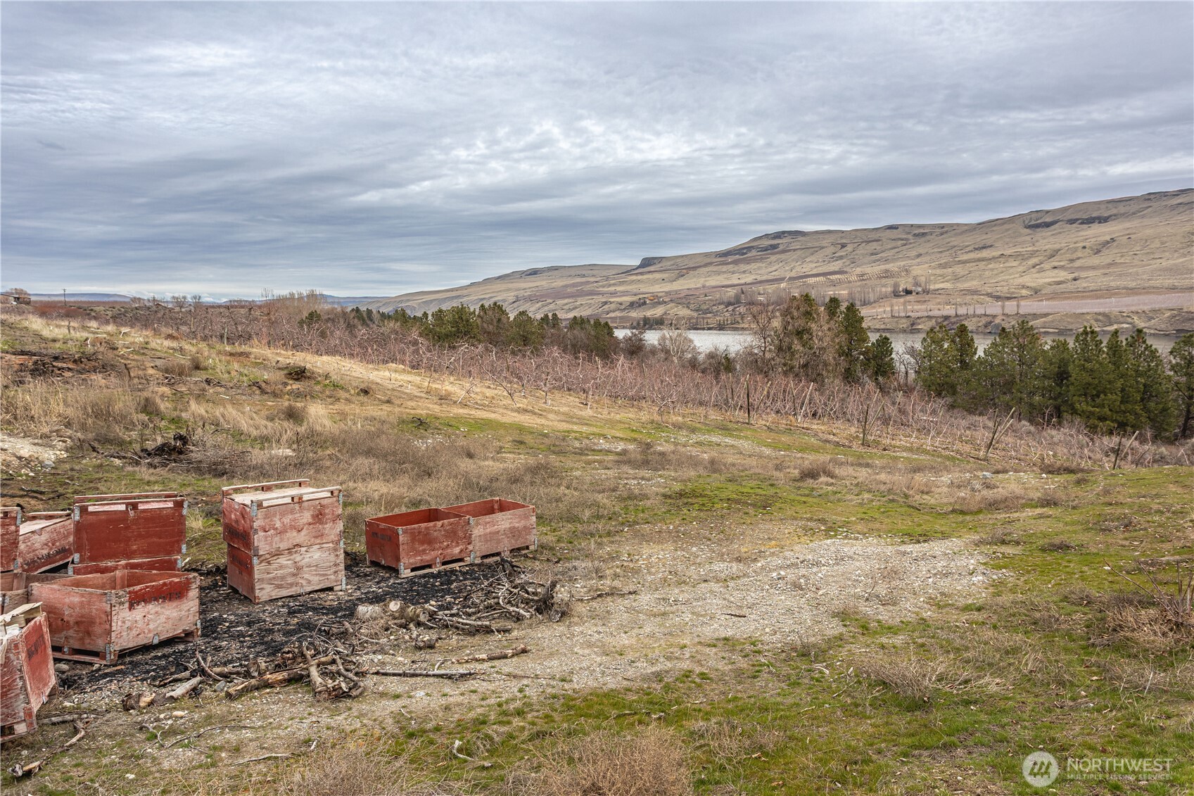 472 C Jack Wells Road Bridgeport, WA 98813 - Photo 20 of 27 a view of a lake with a mountain
