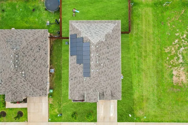 a view of a bird bath tub