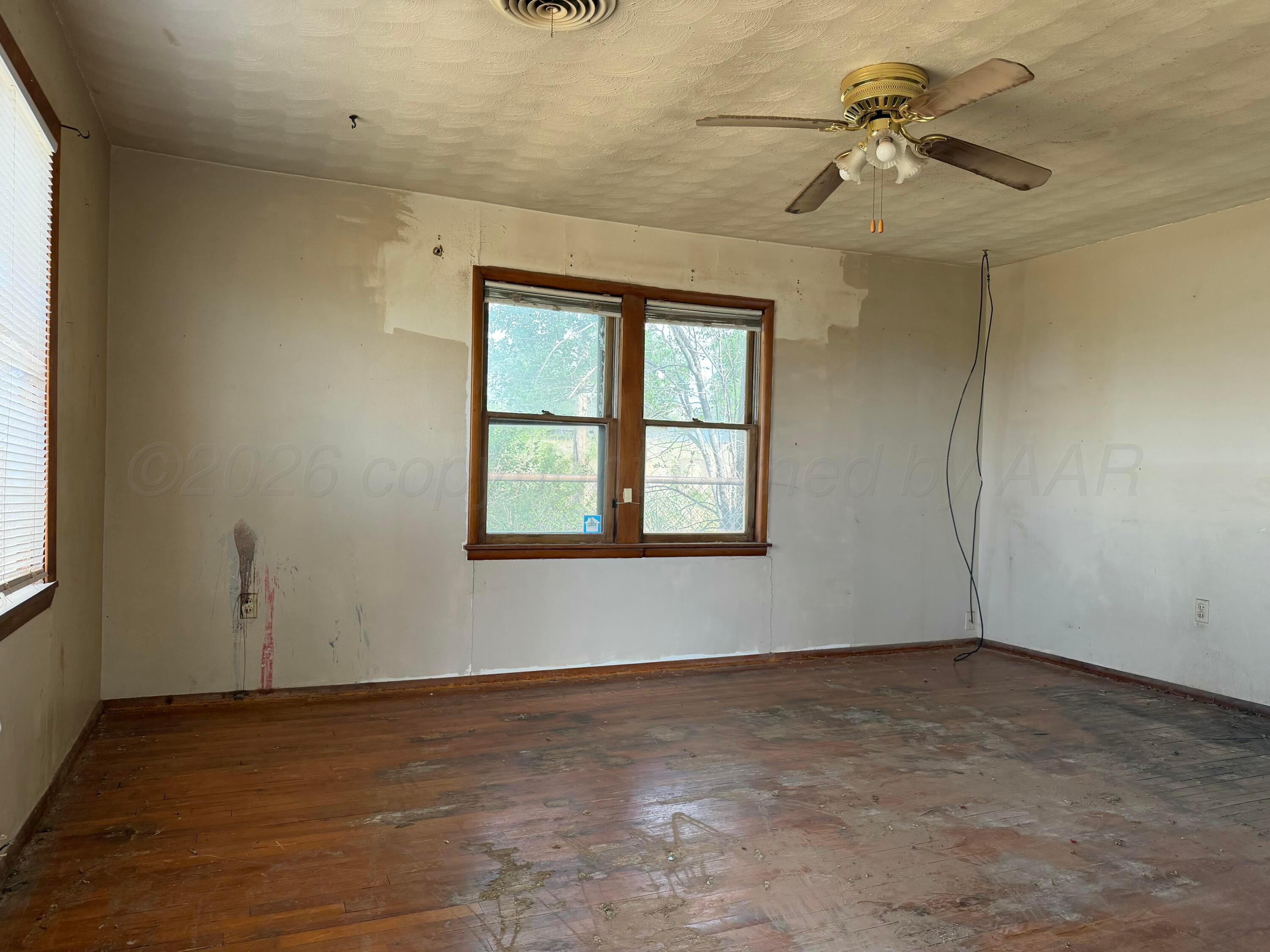 129 Mary Street Borger, TX 79007 - Photo 2 of 13 IMG_3703