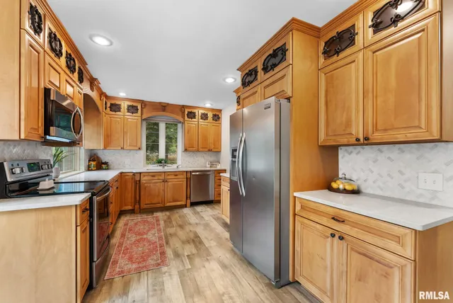 $345,000 | 1025 Crescent Drive, Clinton, IA 52732