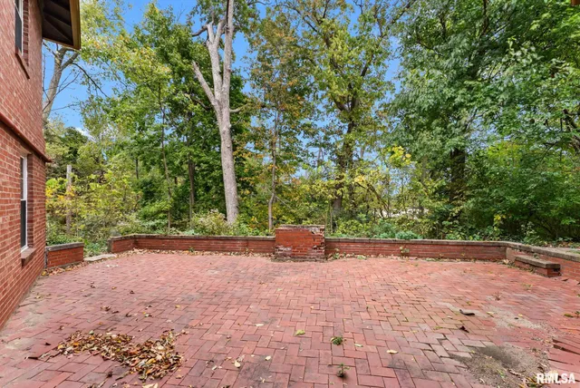 $345,000 | 1025 Crescent Drive, Clinton, IA 52732