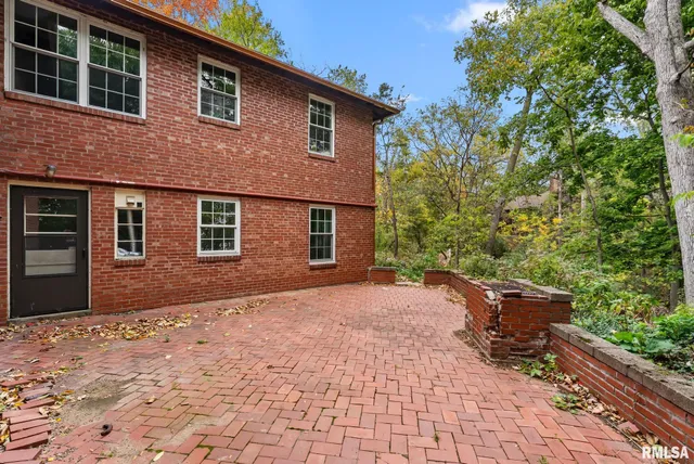 $345,000 | 1025 Crescent Drive, Clinton, IA 52732