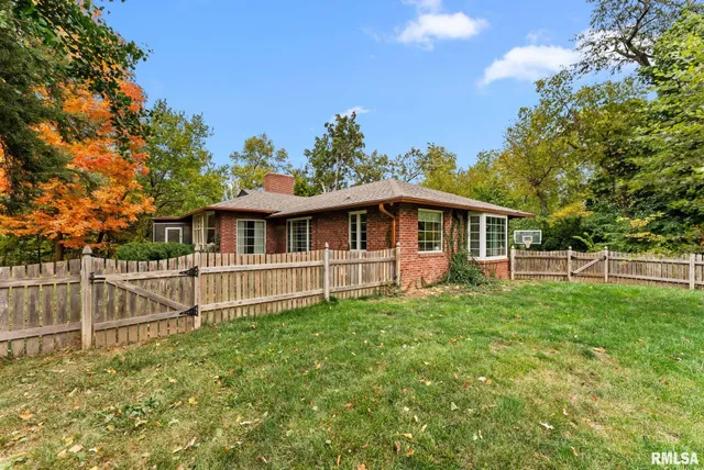 $345,000 | 1025 Crescent Drive, Clinton, IA 52732