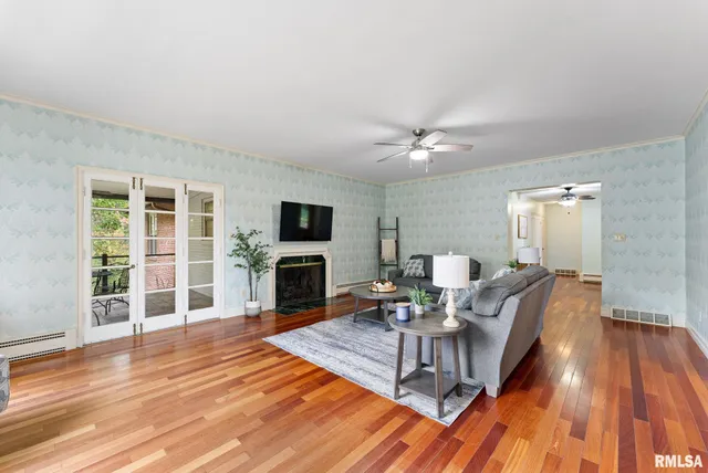 $345,000 | 1025 Crescent Drive, Clinton, IA 52732