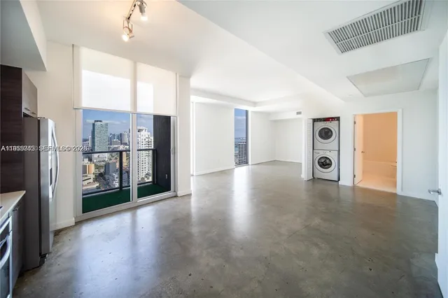 $2,500 | 151 Southeast 1st Street, Unit PH08, Miami, FL 33131