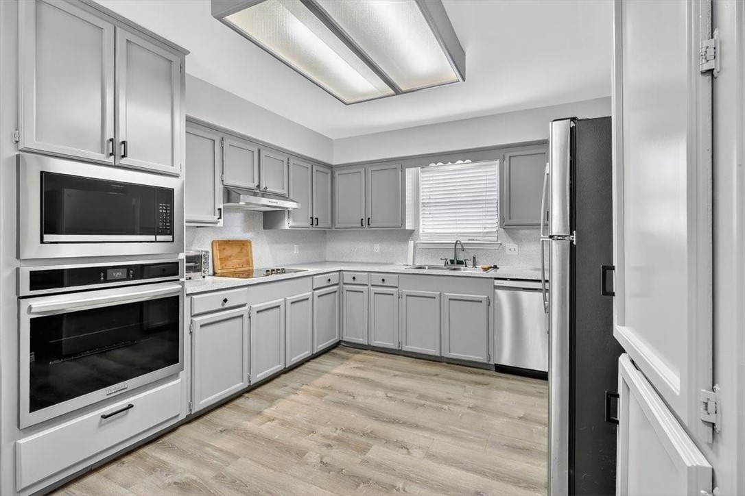 5410 Fox Run Drive Corpus Christi, TX 78413 - Photo 13 of 40 a kitchen with a sink stove and microwave